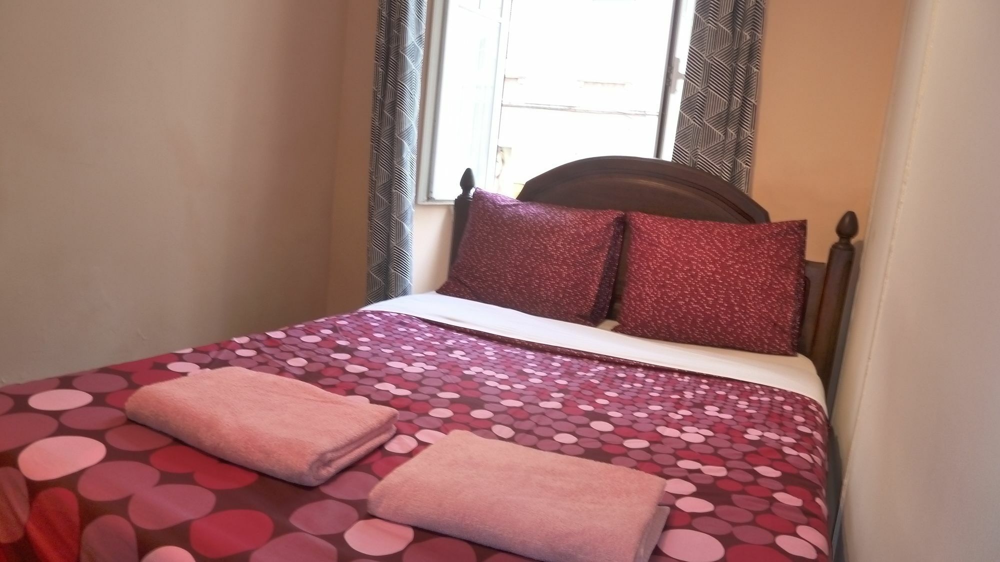 Midtown Guest House Lisbona Esterno foto