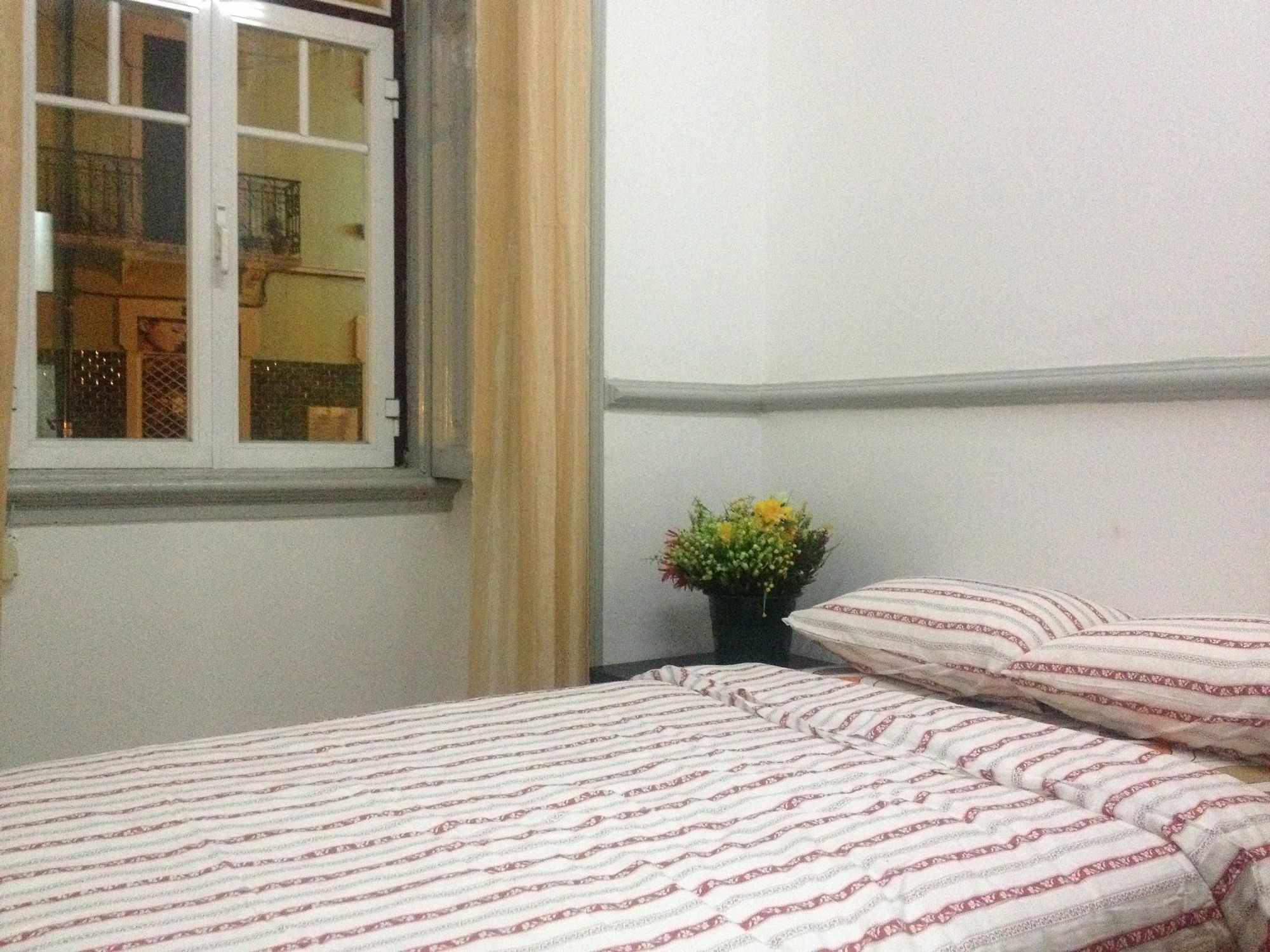 Midtown Guest House Lisbona Esterno foto